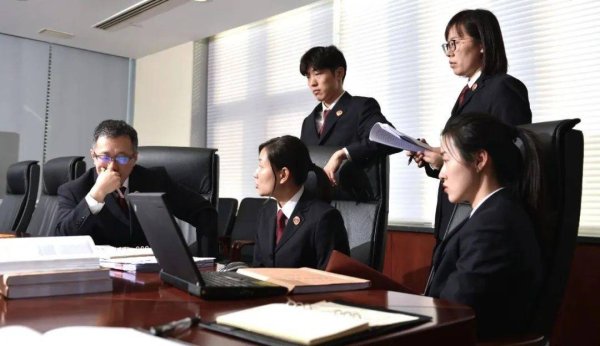 实倍网 为满足债券发行要求，他们打造虚增10亿元营收的“纸上帝国”