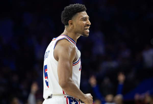 新宝配资 4年换了4队，24队都不要的小丑，如今场均21分，亿元合同稳了