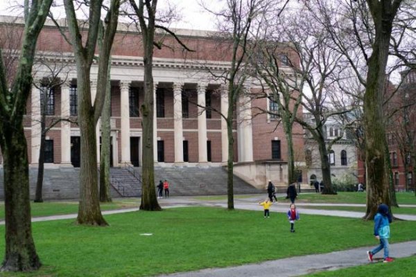 泸深配 哈佛大学国际学生占比27%以上 招生资质被取消引发关注