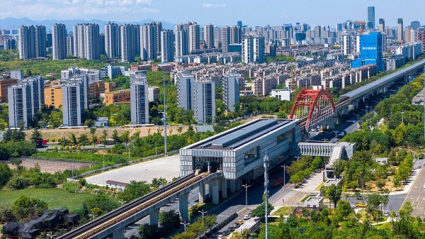 方舟配资 轨道交通破万公里，每日承载1亿人次！中国驶出“绿色出行加速度”